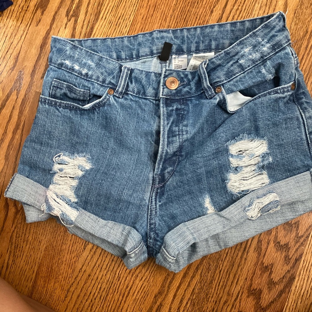 Shorts - Picture 2 of 3